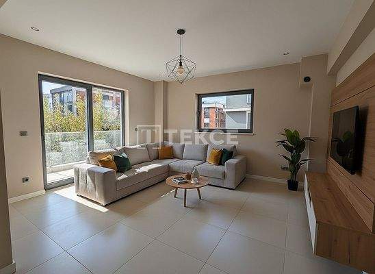 Apartment with Balcony and Elevator Building in Karşıyaka İzmir