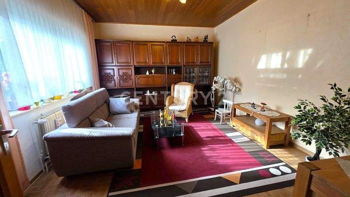 Großes Wohnzimmer im Erdgeschoss des Hauses 