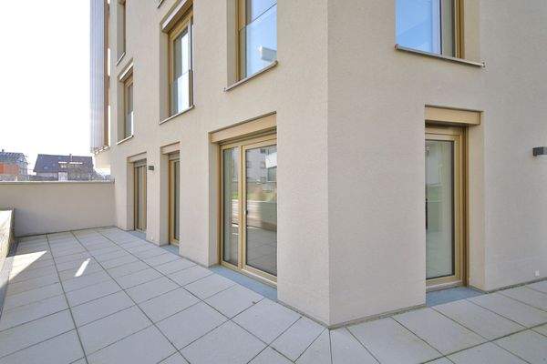 großzügige Terrasse