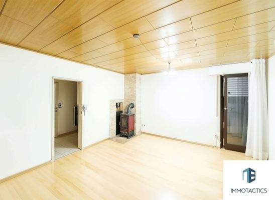 Wohnzimmer - (KI geräumt)