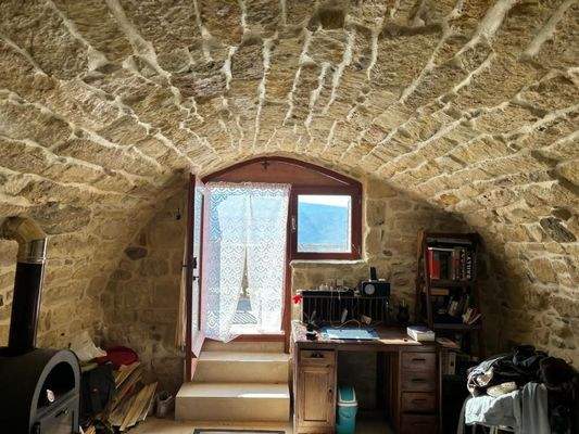 Ostkreta, Pappagiannades: Traditionelles Steinhaus mit großem Garten voller Olivenbäume zu verkaufen