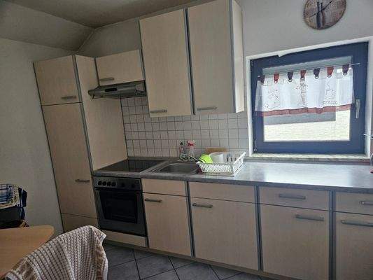 DG: Küche mit Einbauküche