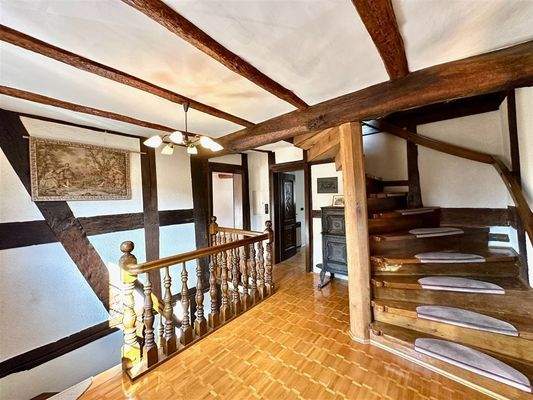 detailverliebte Architektur auf jeder Etage