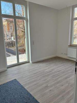 Küche mit Zugang zum Balkon