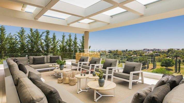 Golf View Villa with Designer Kitchen Near Beach in Benahavís