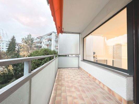 Großer Balkon mit Aussicht