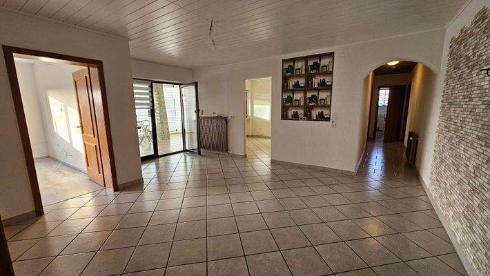 Essbereich mit Zugang zu allen Räumlichkeiten