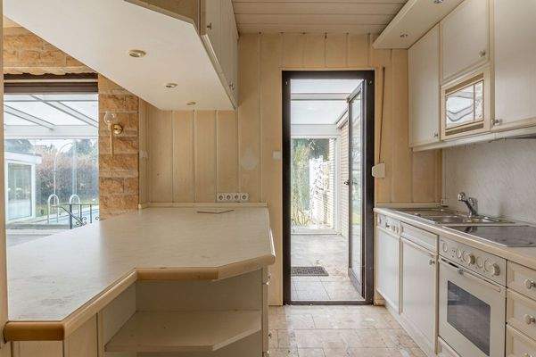 Veraltete Einbauküche 