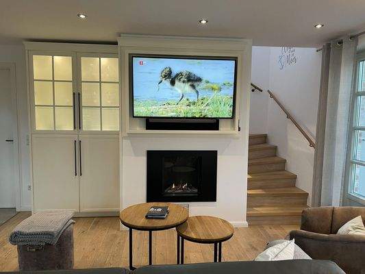 Smart TV, Gaskamin, Aufgang DG