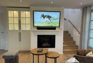 Smart TV, Gaskamin, Aufgang DG