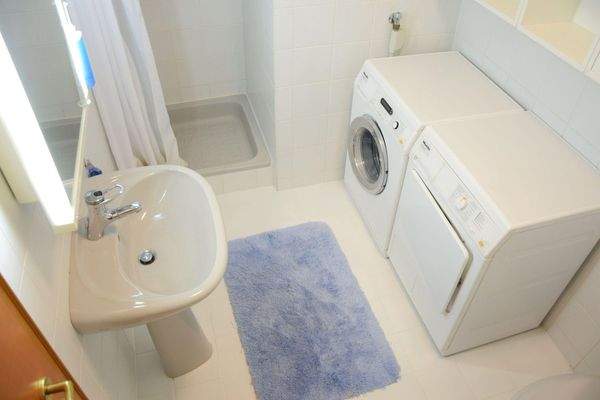 Bad + Waschmaschine, Trockner