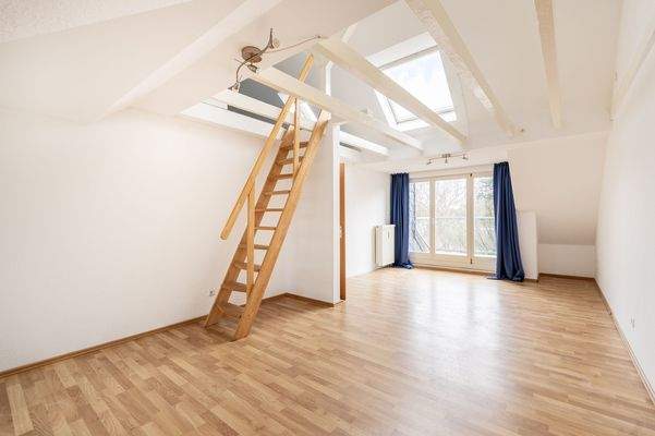 Wohnzimmer mit Balkon Maisonette