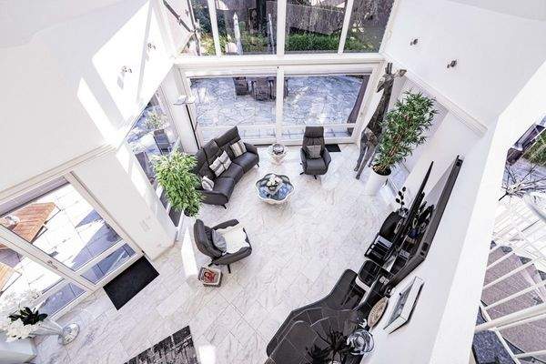 Der Blick von der Galerie in den Wohnbereich