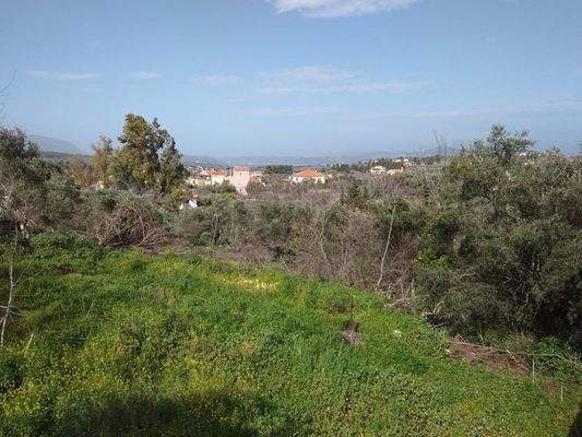 Grundstück im Dorf Vamos mit Meerblick