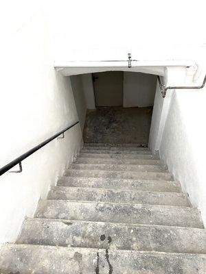 Treppe zum Untergeschoss