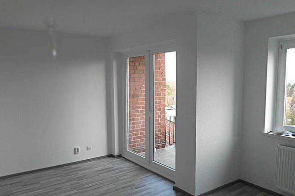 Wohnzimmer mit Balkonausgang