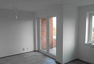 Wohnzimmer mit Balkonausgang