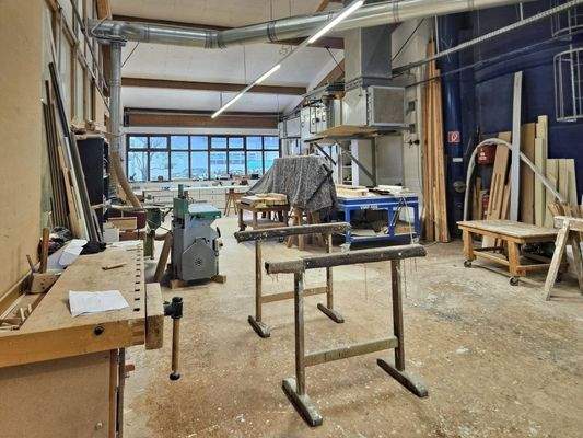 Bankraum mit Hobelbänken