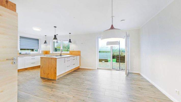 Esszimmer und Küche