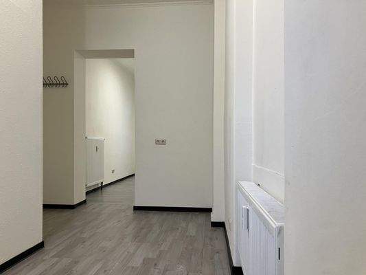 Küche, Blick Richtung Wohn-/Schlafzimmer