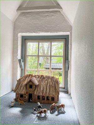 Giebel mit heimischer Deko