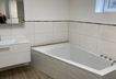 Badezimmer mit Badewanne.jpeg