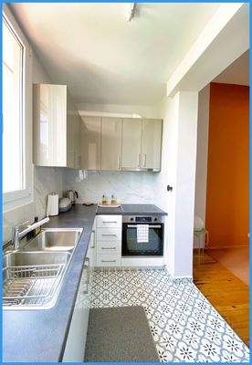 2e3ddba7d85e4d7cb57f76934e03f237-original