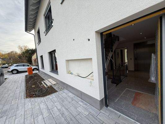Eingangstüre und Vorplatz
