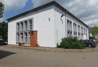 Blick auf die Schwimmhalle