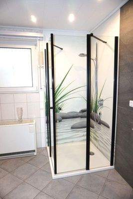 traumhafter Duschbereich im Bad EG.JPG