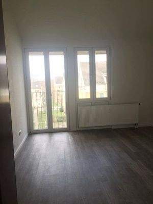 Schlafzimmer mit bodentiefen Fenstern.jpg