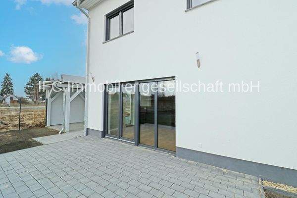 Hausansicht / Terrasse