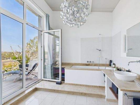 Mamor Tageslichtbad mit 