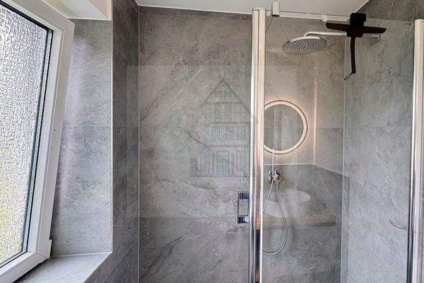 FeWo Bricke Bad Dusche quer