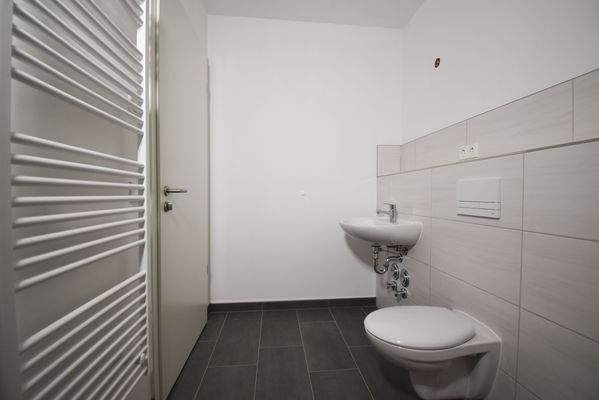 11 Bad mit Dusche.JPG