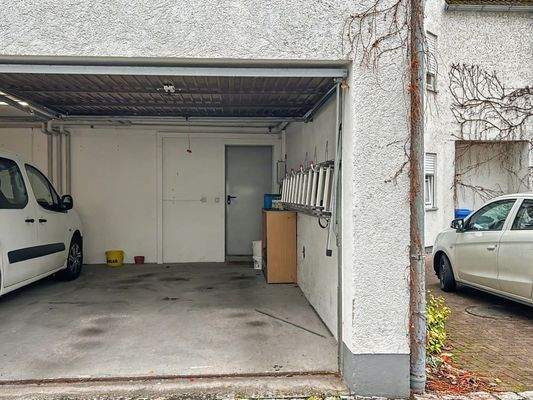 Garage direkt am Treppenhaus