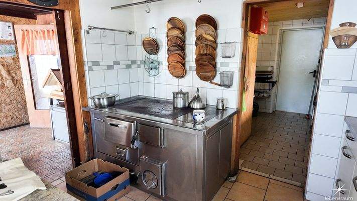 Küche mit Heizherd