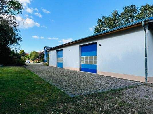 Hallenkomplex mit Zufahrt