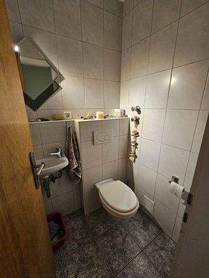 MICF3573.JPG Gäste WC DG