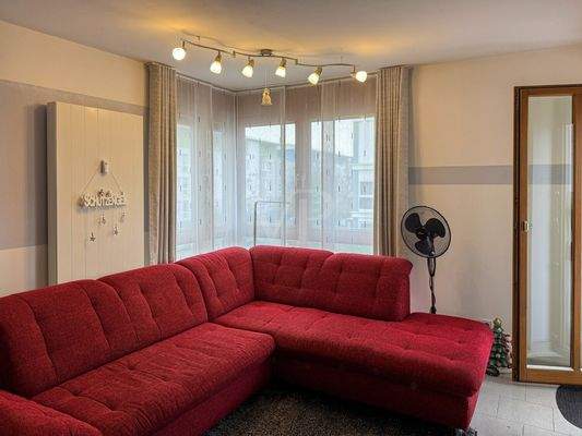 Wohnzimmer mit Balkon