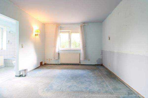 Schlafzimmer mit angrenzendem Badezimmer