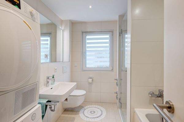 Badezimmer I. Ansicht