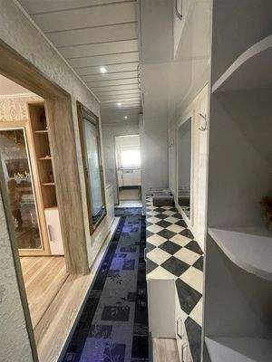 unten: Diele (Weitwinkelaufnahme)