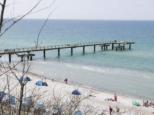 Strand mit seebrücke