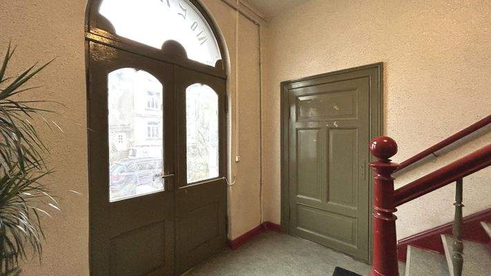 Eingang + Wohnungstür WE1