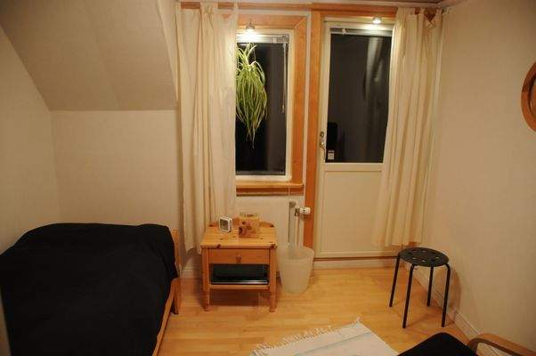 kleiner Schlafraum im OG, Ausgang zum Balkon