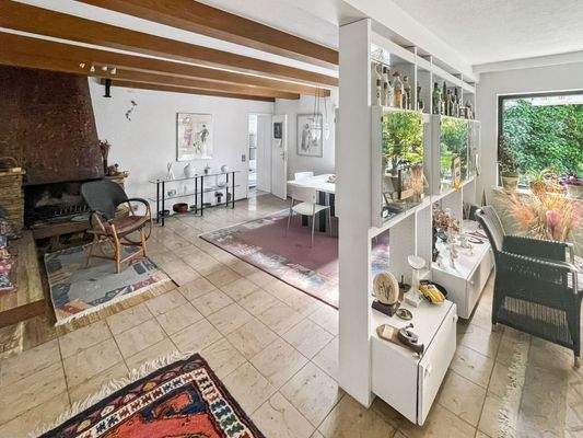 Wohn- und Esszimmer mit Kamin