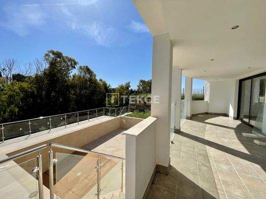 Sea View Houses with Outdoor and Indoor Pools in Benalmádena