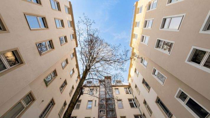 Innenhof / Fahrstuhl