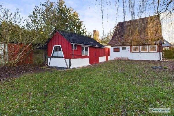 Hofansicht mit Geräteschuppen